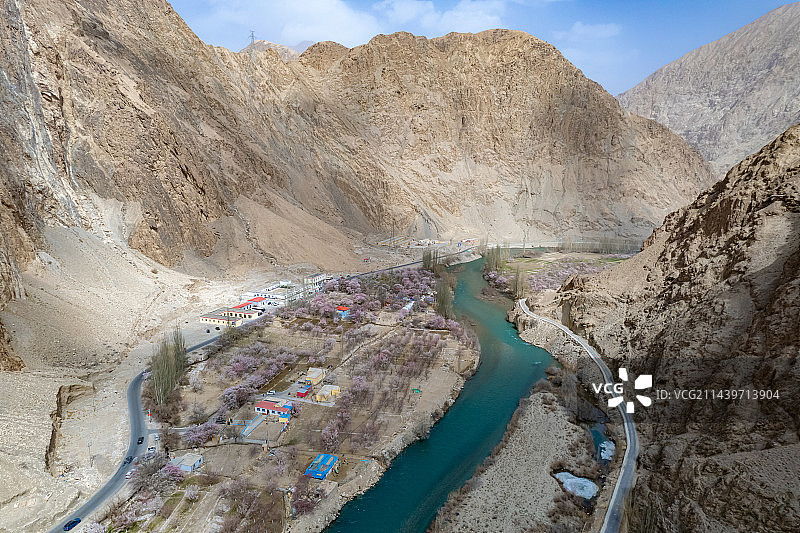 中国新疆塔什库尔干塔尔乡杏花村图片素材