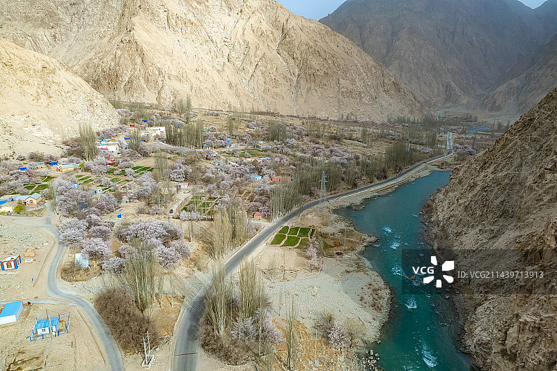 中国新疆塔什库尔干塔尔乡杏花村图片素材