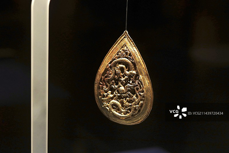 长沙博物馆 元朝“双龙戏珠”金霞帔坠图片素材