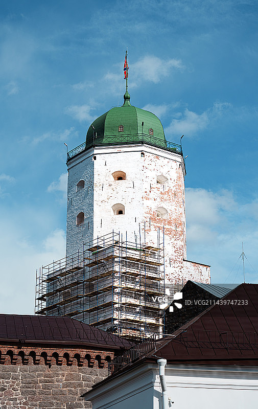晴天下的圣彼得堡维堡城堡低角度视图图片素材
