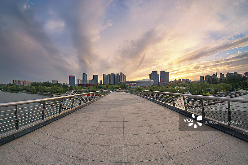 太原长风商务区汾河沿岸城市风光图片素材
