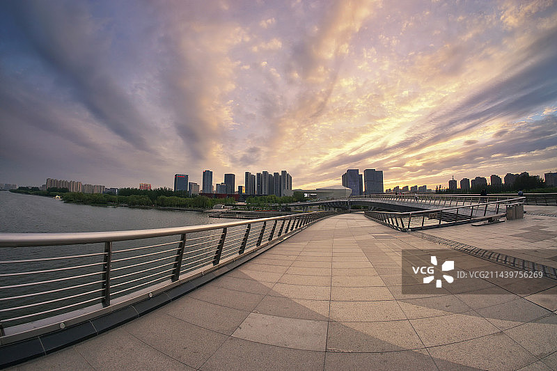 太原长风商务区汾河沿岸城市风光图片素材