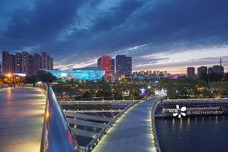 太原长风商务区夜景图片素材