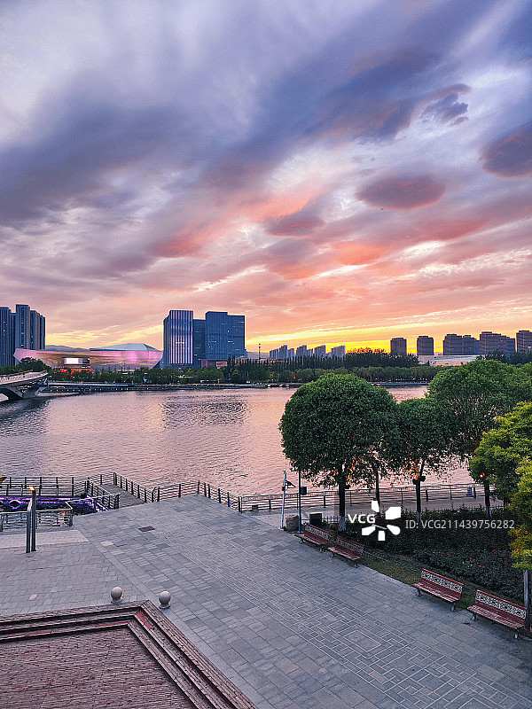 太原长风商务区汾河沿岸城市风光图片素材