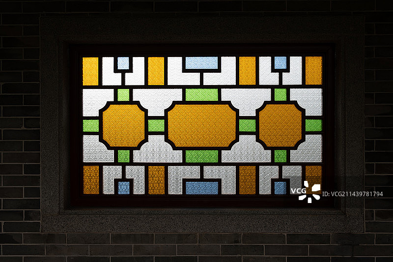 岭南园林彩色玻璃窗特写图片素材