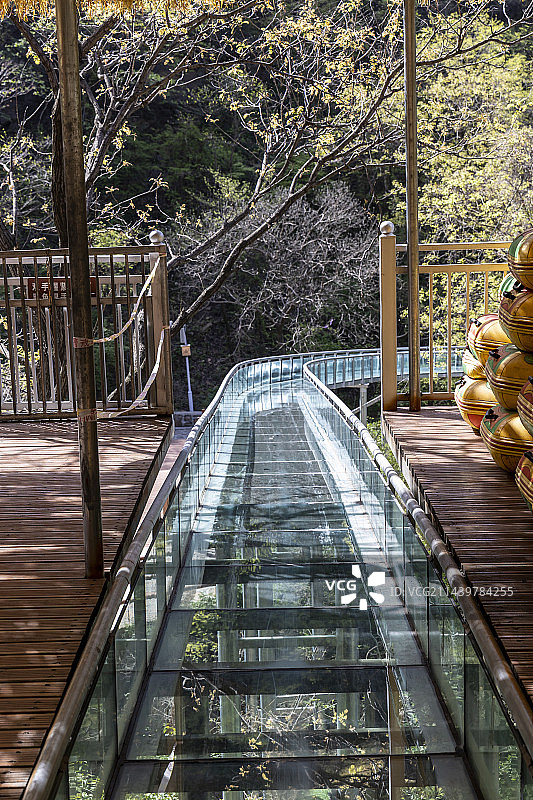 河南省三门峡市渑池县仰韶仙门山旅游景区：玻璃水滑图片素材