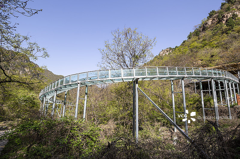 河南省三门峡市渑池县仰韶仙门山旅游景区：玻璃水滑图片素材