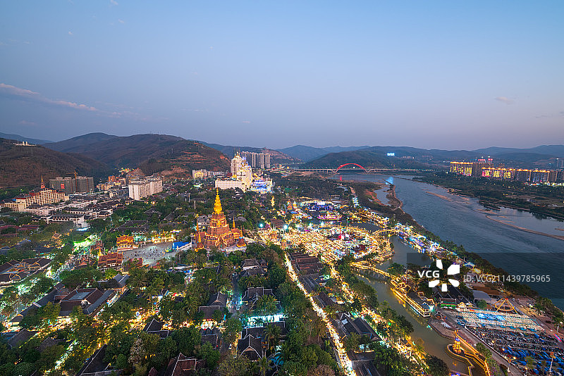 云南西双版纳景洪市告庄和湄公河星光夜市高视角城市风光航拍视角夜景图片素材