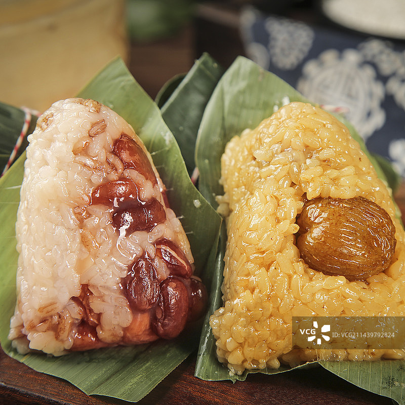 深底上的粽子图片素材