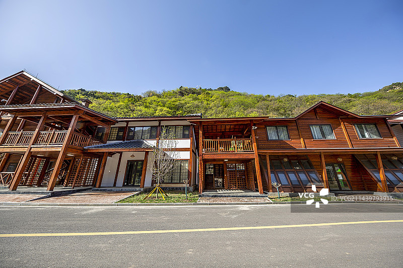 河南省三门峡市渑池县仰韶仙门山旅游景区：木结构房屋图片素材