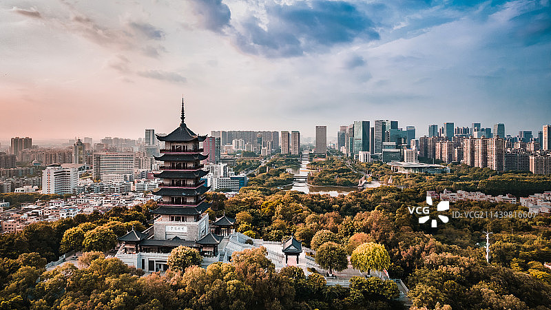 魁星塔 千灯湖  天气 雨后 城市中轴线图片素材