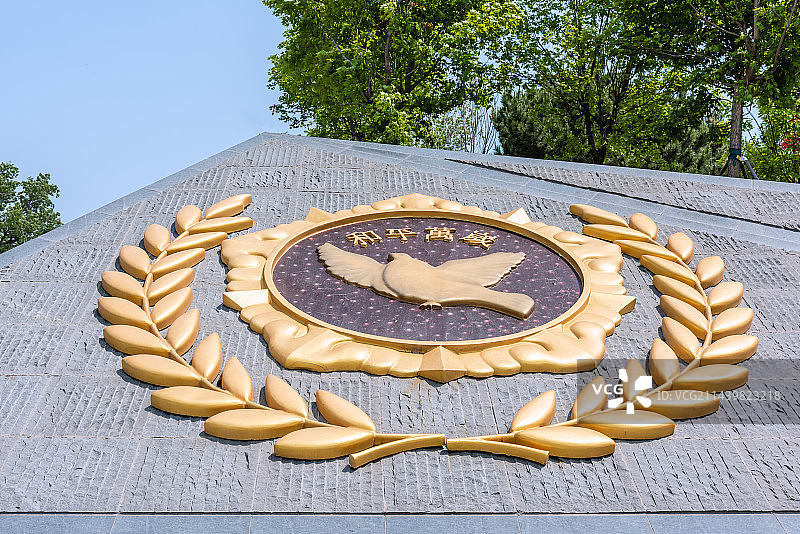 沈阳烈士陵园的抗美援朝和平万岁纪念章图片素材