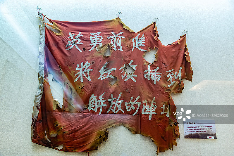 抗美援朝上甘岭战役的志愿军战旗图片素材