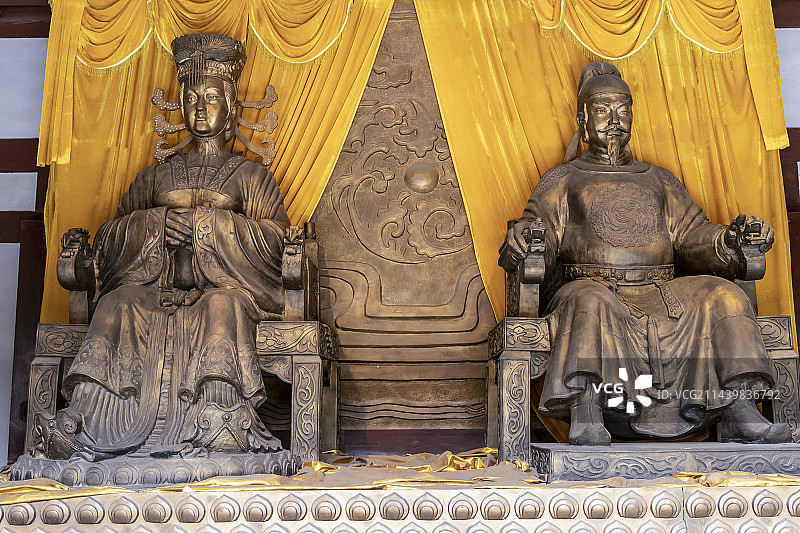 四川省广元市皇泽寺二圣殿二圣像（唐高宗李治和武则天雕像）图片素材