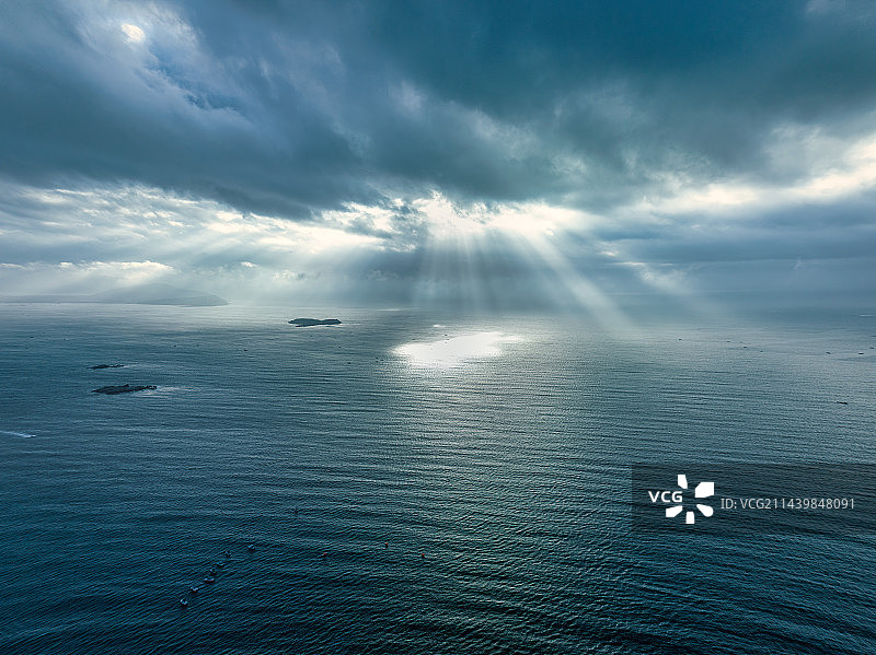 航拍海洋下的海岛 福建 平潭岛图片素材