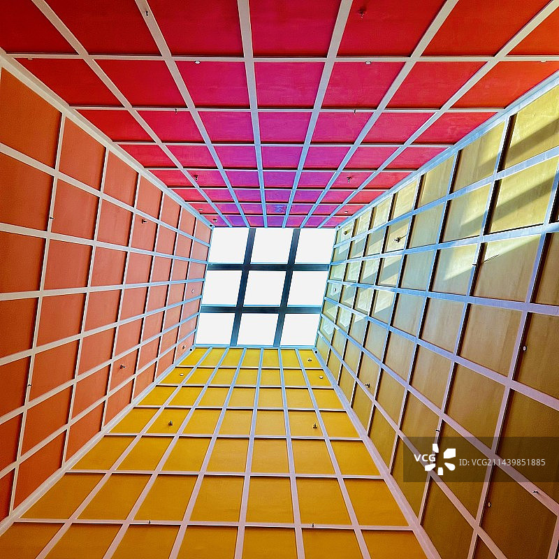 现代建筑仰天俯视图片素材