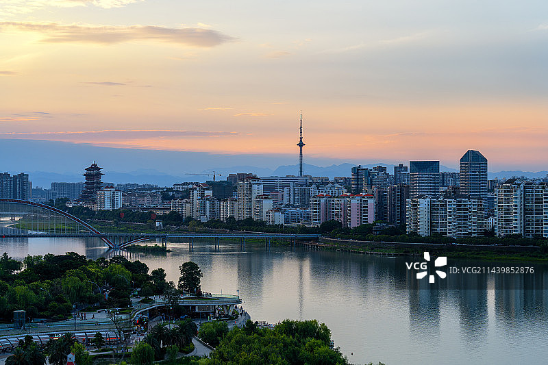 四川绵阳三江口在夕阳下的风光图片素材