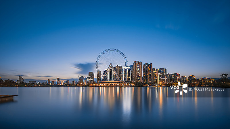 福州晋安湖公园摩天轮蓝调时刻图片素材