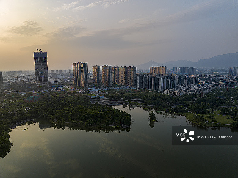 航拍浙江省金华市浦江县金狮湖风光图片素材