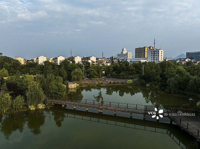 航拍浙江省金华市浦江县金狮湖风光图片素材
