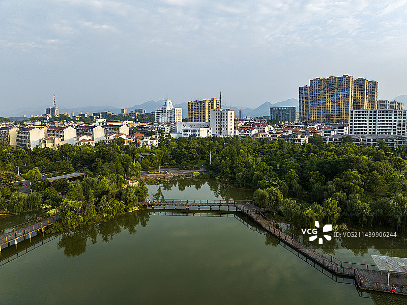 航拍浙江省金华市浦江县金狮湖风光图片素材