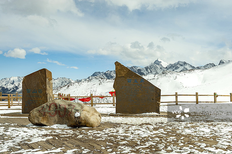 雪宝顶垭口图片素材