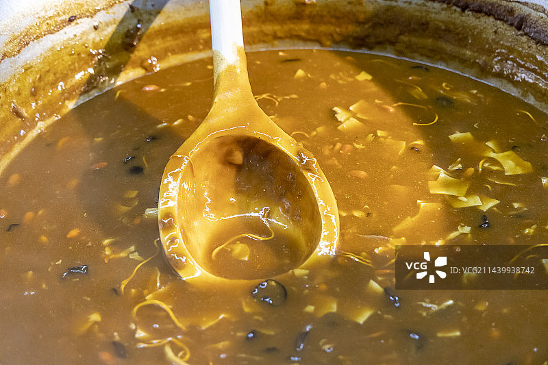 河南省郑州市特色小吃：御膳煌胡辣汤图片素材