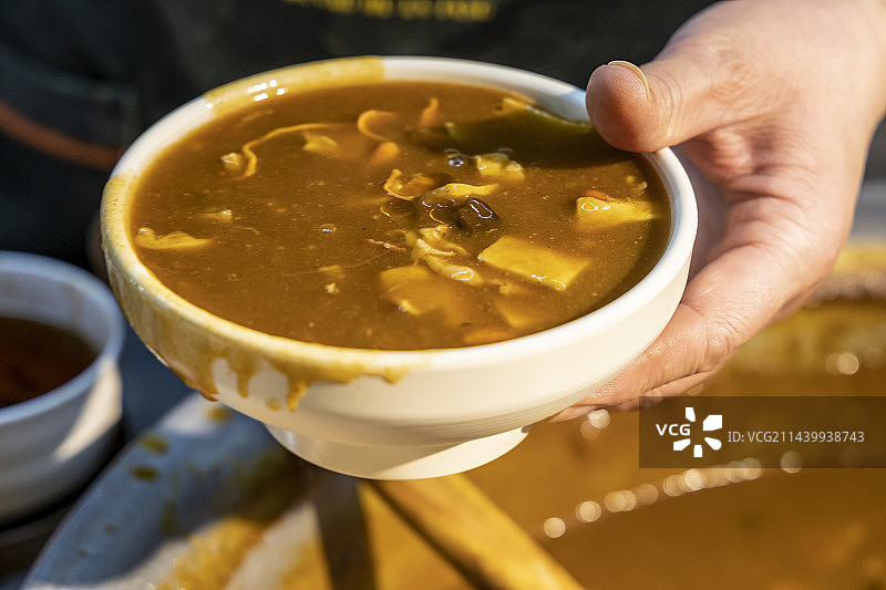 河南省郑州市特色小吃：御膳煌胡辣汤图片素材
