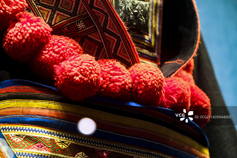 广西壮族自治区南宁市广西民族博物馆馆藏珍宝广西少数民族织染绣图片素材