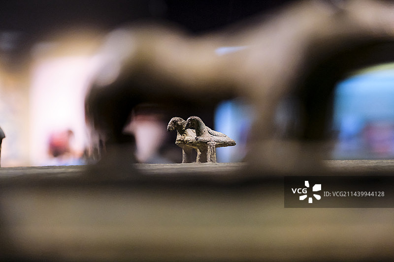 广西壮族自治区南宁市广西民族博物馆馆藏珍宝云雷纹铜鼓图片素材