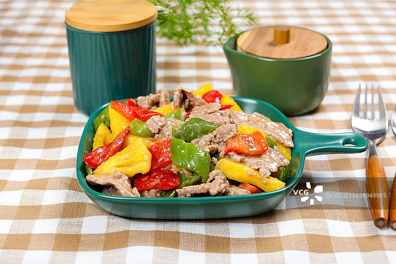 家常小炒菜肴凤梨炒牛肉图片素材