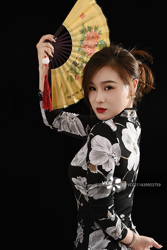 旗袍与扇子图片素材