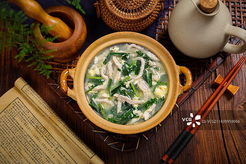 营养美味汤菜美食韭菜蛋花肉丝汤图片素材