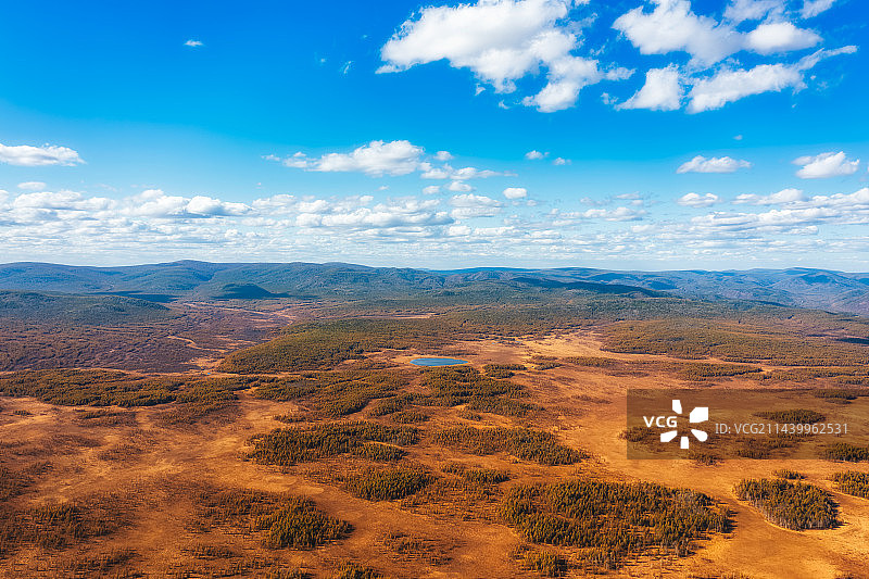 内蒙古兴安盟阿尔山国家森林公园——地池（中国第二玛珥湖）景区秋季全景航拍图片素材