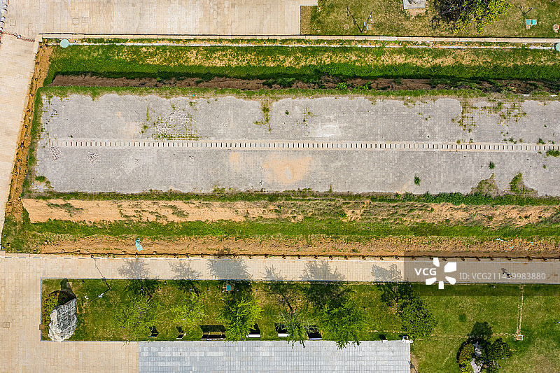 航拍河南郑州商都国家考古遗址公园 土城墙 郑州商代王城遗址 商代都城城垣城墙 商朝亳都图片素材