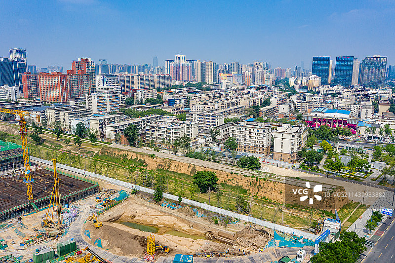 航拍河南郑州商都国家考古遗址公园 土城墙 郑州商代王城遗址 商代都城城垣城墙 商朝亳都图片素材