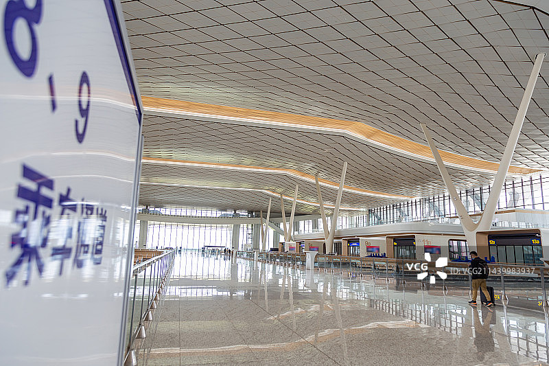河南郑州航空港站 候车厅内景 大型高铁站 高速铁路车站 铁路枢纽客运火车站 郑州航空港经济综合实验区图片素材