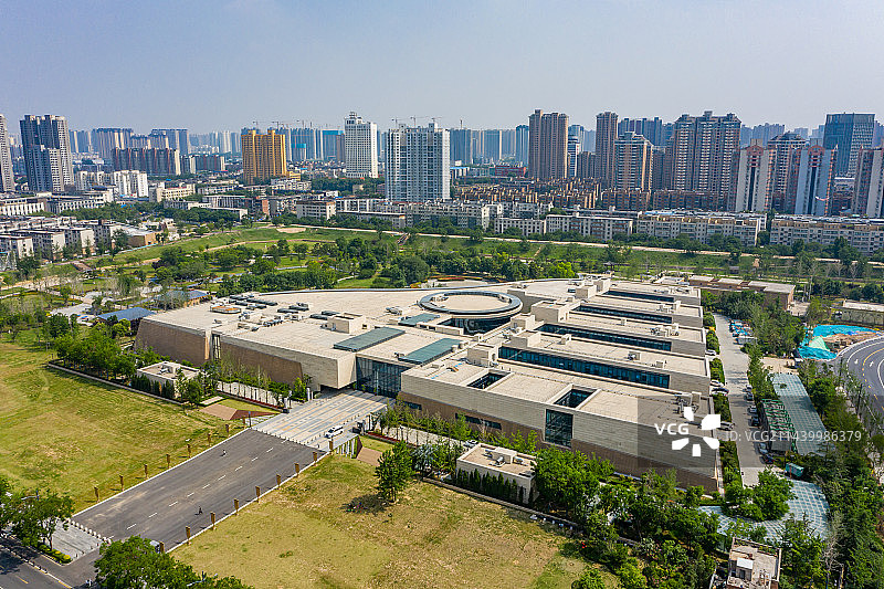 航拍河南郑州商都遗址博物院 郑州市文物考古研究院 郑州商都国家考古遗址公园 中原文化图片素材