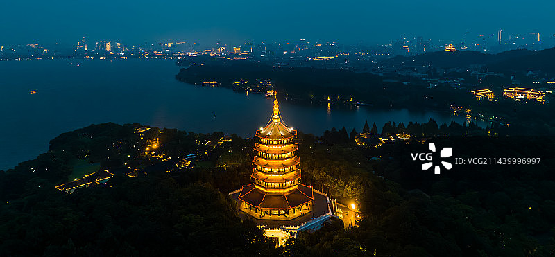航拍杭州西湖地标雷峰塔图片素材