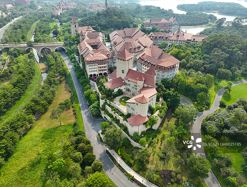 广东省东莞市大朗镇松山湖风景区桃源公园华为溪流背坡村航拍图片素材