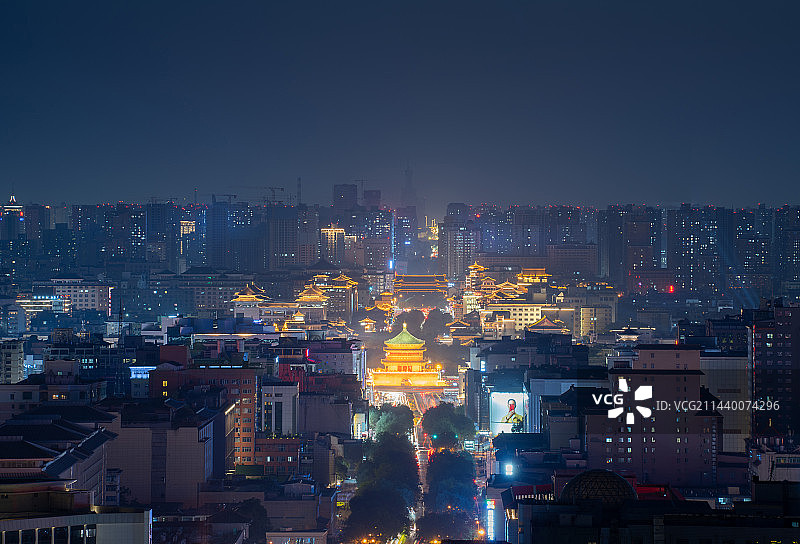 西安钟楼夜景航拍长焦图片素材