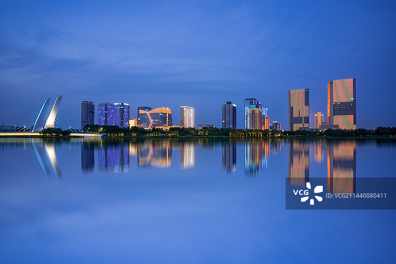 郑州龙子湖夜景图片素材