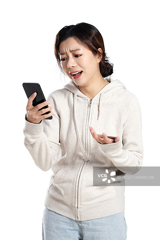 拿着手机的青年女人图片素材