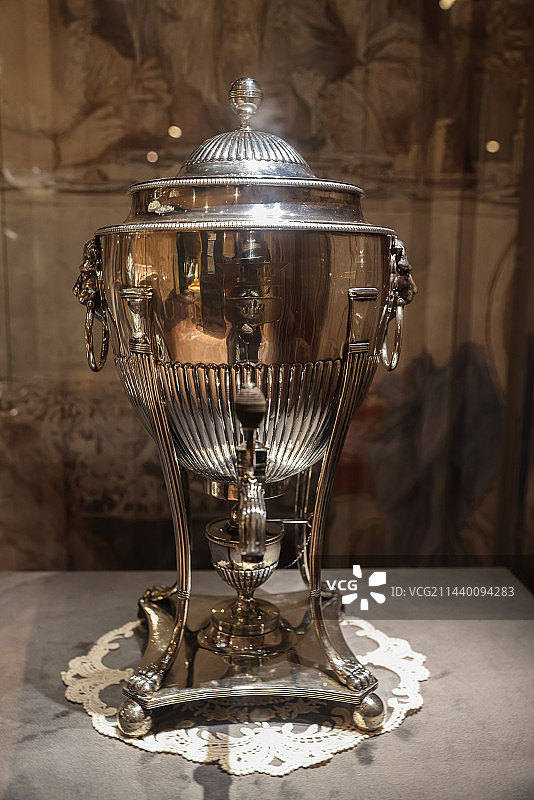 香港两依藏博物馆藏 乔治三世茶壶图片素材