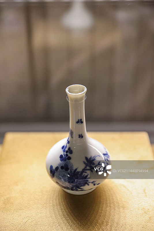 清代康熙款青花花鸟纹小瓷瓶图片素材