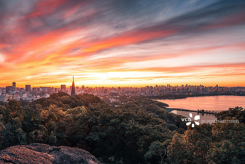 中国杭州西湖宝石山日出风光图片素材