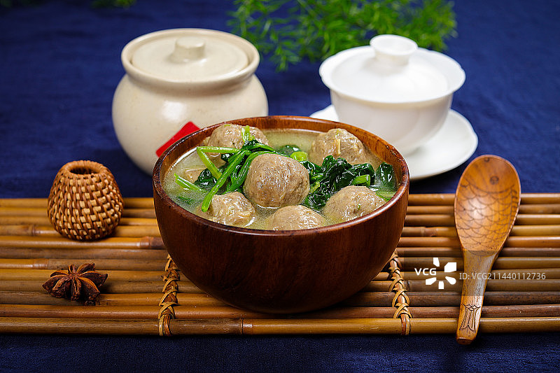 特色农家菜菠菜牛肉丸汤图片素材