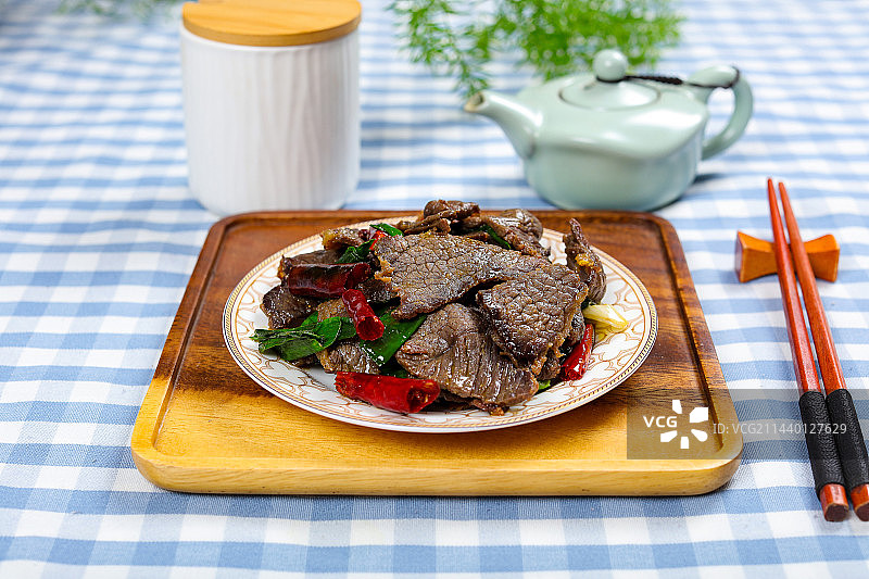 香辣美味下酒菜蒜苗炒牛肉干图片素材