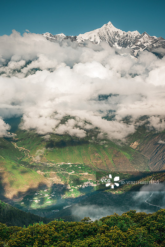 梅里雪山云海图片素材