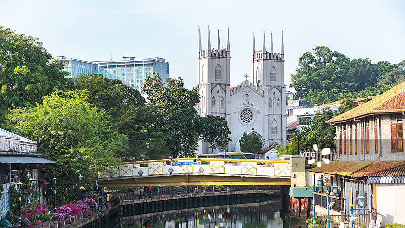 马来西亚马六甲鸡场街与马六甲河沿岸街道图片素材